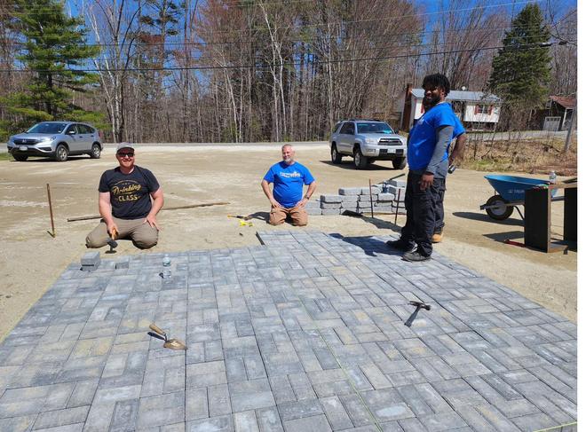 The finished paver pad.